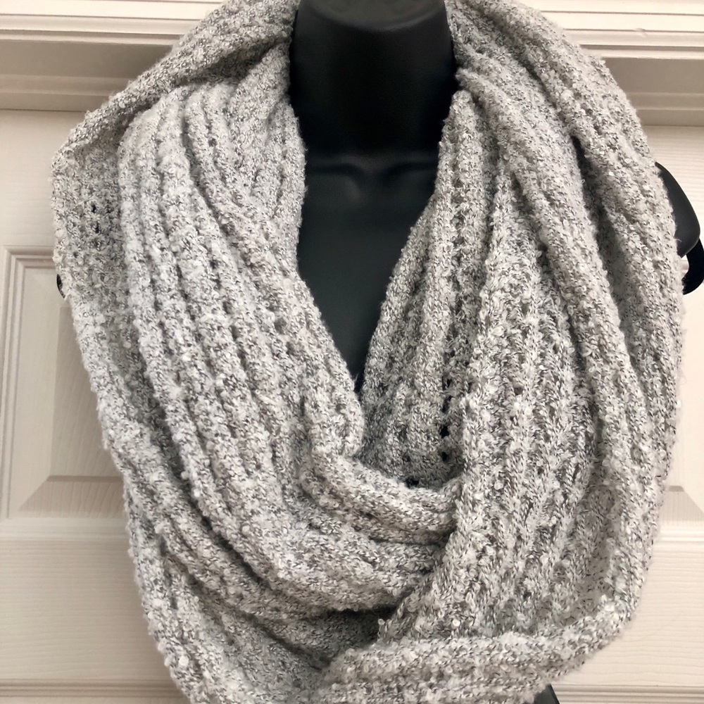 🌸Host Pick💗EUC soft gray scarf
